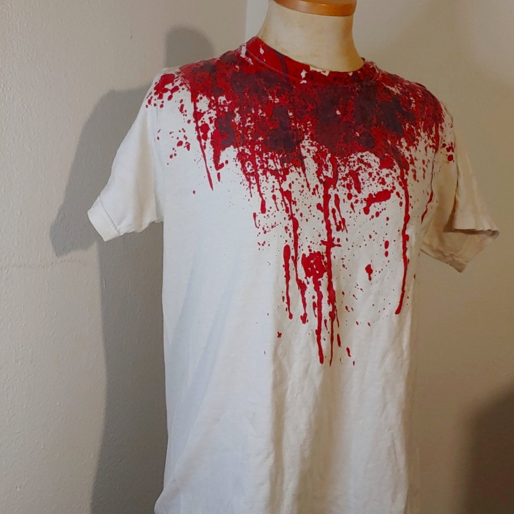 HOT TOPIC zombie Tee